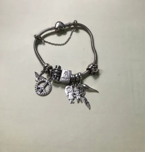 Pulseira vivara fecho coração 18cm com berloques