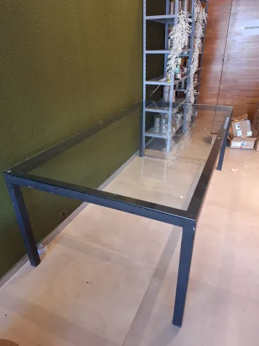 Mesa base ferro tampo vidro