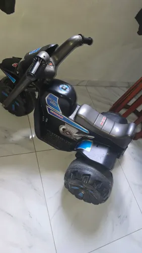 Triciclo elétrico infantil 