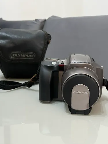RARIDADE PARA COLECIONADOR - CÂMERA ANALÓGICA OLYMPUS COM FLASH DUPLO 