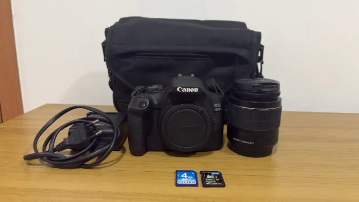 Canon EOS 2000D + lente 18-55mm