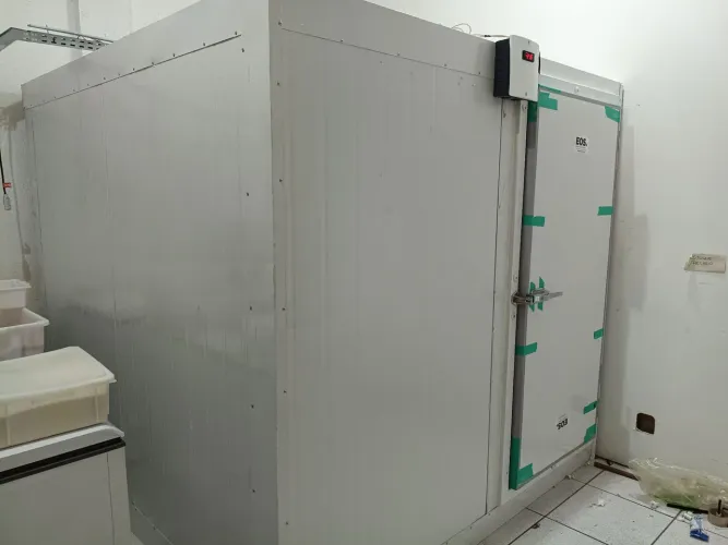 Câmara resfriados -5°C, controle de temperatura digital, 3.5m x 2.5m