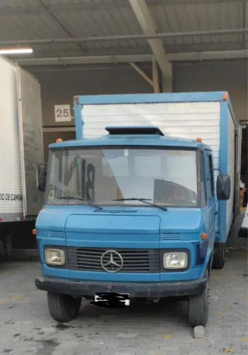 Vendo um 608 ano 1980 e uma bongo 1998