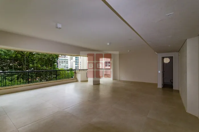 Venda de Luxo: Apartamento de 3 suítes, 4 vagas e 230m² na Vila Uberabinha, São Paulo-SP