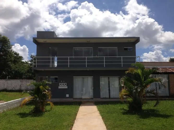 Vendo ou Troco PREDIO com 3 imóveis, 01 casa, 02 apartamentos