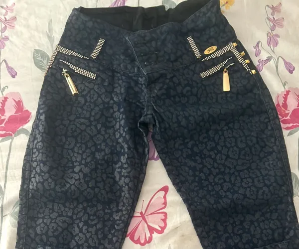 Calça pitbull semi nova, calça americana e vestido novo