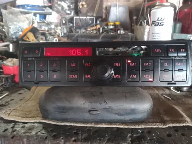 Rádio toca fitas original Audi