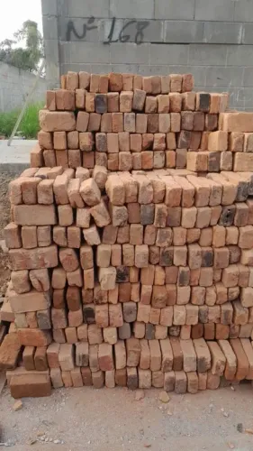 Tijolo rústico usado para construir ou decorar