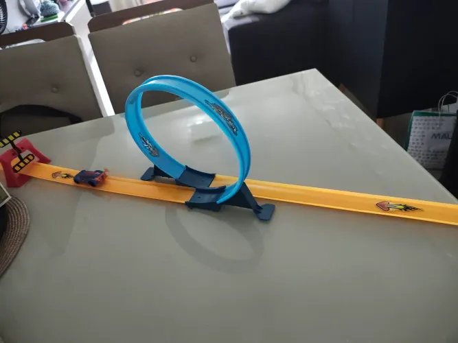 Pista Hotwheels com carrinho 
