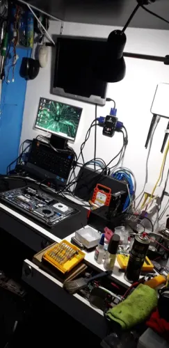 Montagem e manutenção de computadores, notebooks, redes sem fio e cabeadas