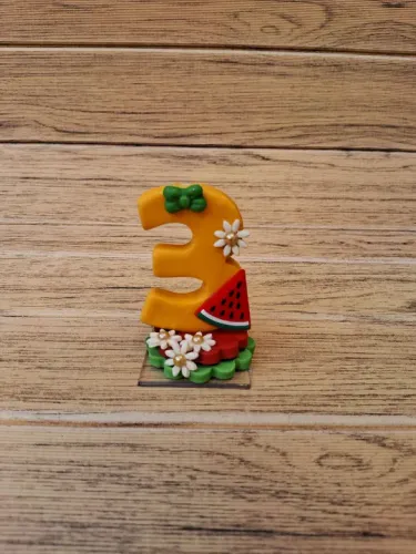 Vela decorada tema melancia  para festa infantil