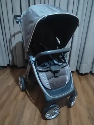 Carrinho de bebê CHICCO BRAVO<br>Modelo: Avena.<br>R$799,00.