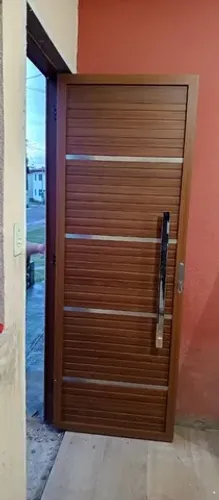 Portao de alumínio madeirado