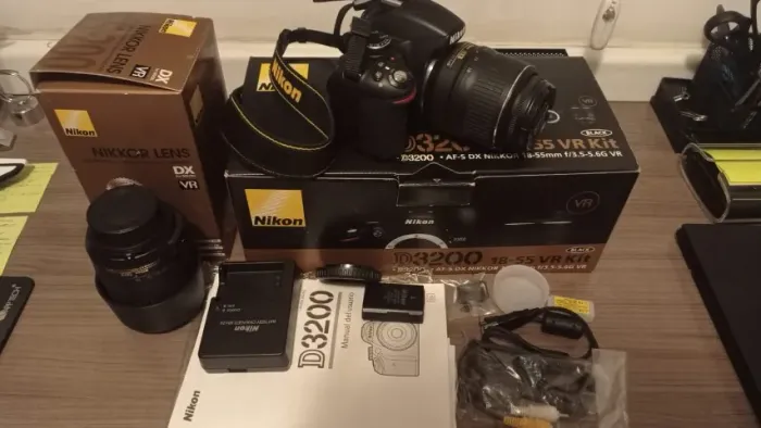 Nikon D3200 + Lente 18-55 VR Kit + 1 Lente Nikkor Zoom 55-200mm