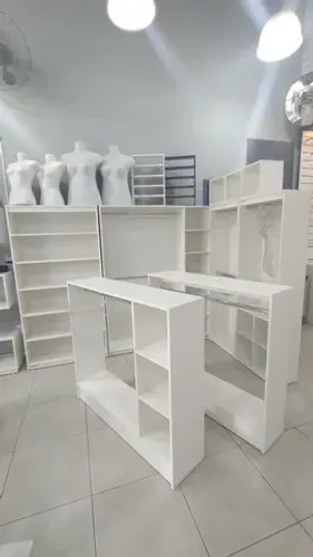 Móveis para lojas e todo ramo de comércio em geral.
