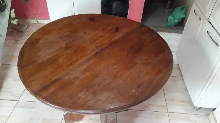 Mesa tamanho 80 de circunferência e 1 de altura 