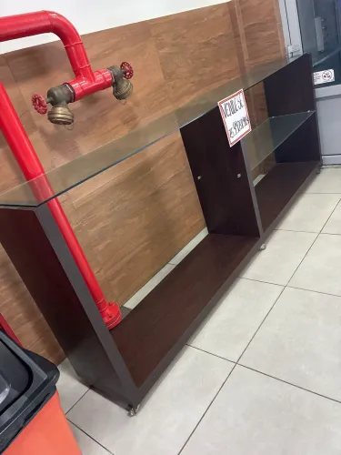 Movel grande  madeira e vidro tipo balcão serve para comércio ou residência 