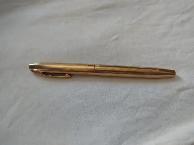 Caneta tinteiro sheaffer folheada a ouro 23k