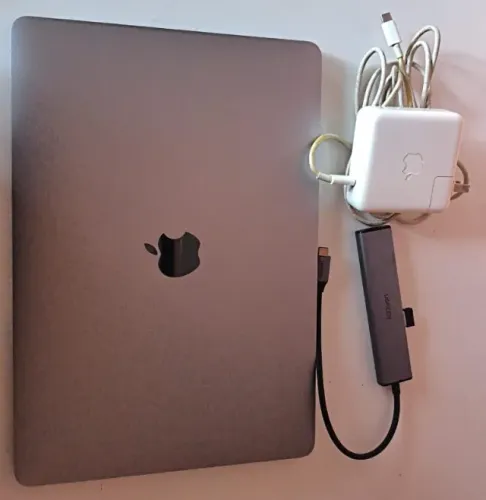 MacBook Pro 13” 2019 タッチバー搭載 128GB 本体のみ 楽天市場