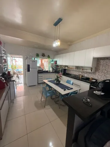 Linda Casa com piscina no Marco
