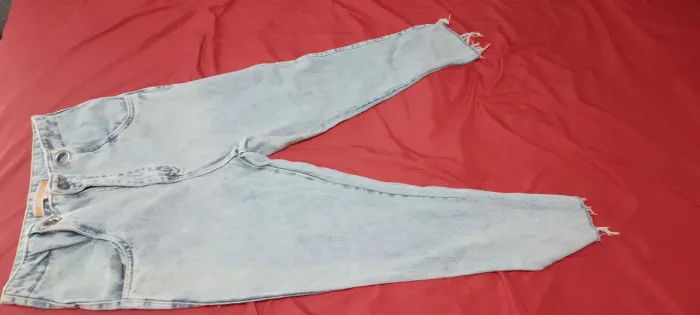 Calça jeans com laicra número 42 troco em peças de som etc