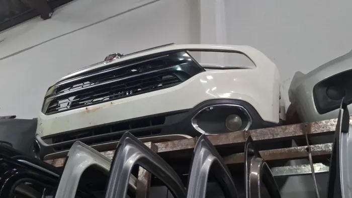 Parachoque dianteiro Fiat Toro Branco