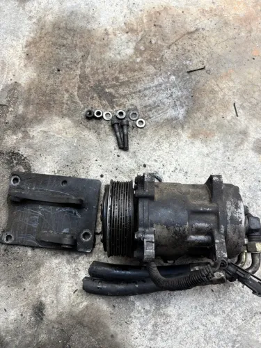 Compressor do ar condicionado Renault master + suporte