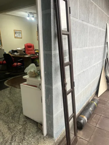 Vitrô de Itaúba com Vidros, Espes.=3cm, Larg.= 30cm, Alt. =2,10m