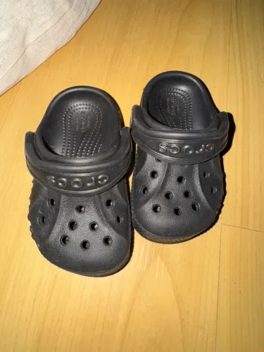 Chinelos Crocs Pretos - Tamanho Infantil