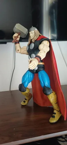 Boneco Thor Marvel Legends Serie 33cm