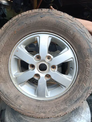 Roda L200 Triton de  magnésio Aro 16 original 6furos