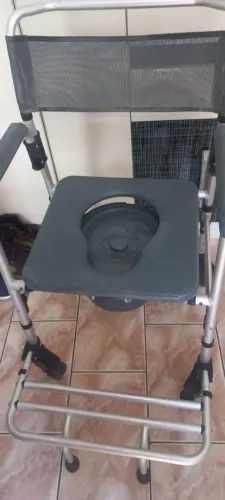 Cadeira de Banho / Pouco utilizada