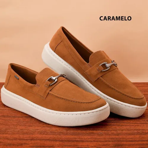 Sapatênis caramelo com solado branco