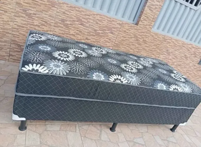 Cama Box solteiro com Desenho Floral