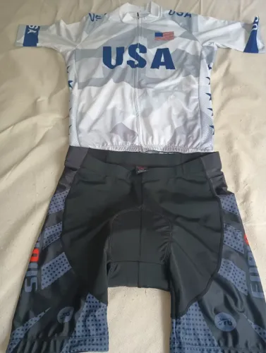 Conjunto ciclismo camisa manga curta e bermuda para Bikes Urbana novo