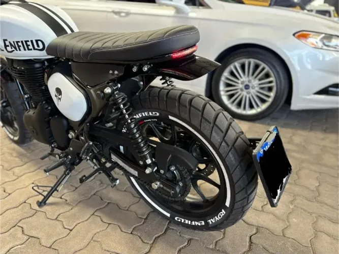 Hunter 350 toda customizada. 