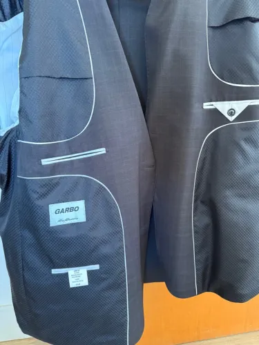 Terno Garbo Alta Alfaiataria TAM 50 - Elegância e Estilo