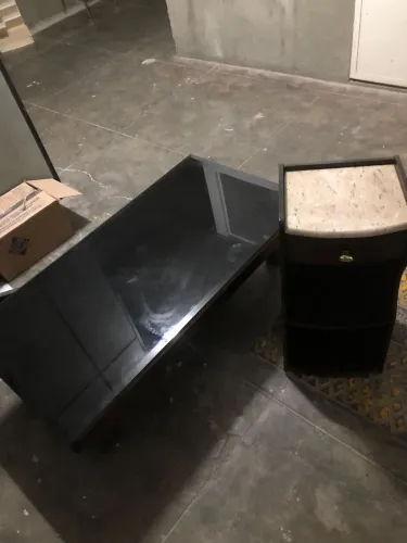 Mesa central e mesa de quarto.