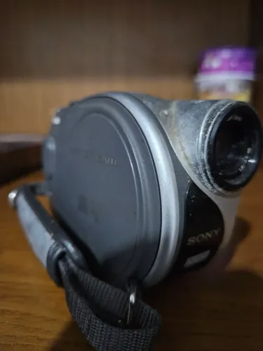 Câmera Sony Handycam DCR-DVD105 Silver Carl Zeiss