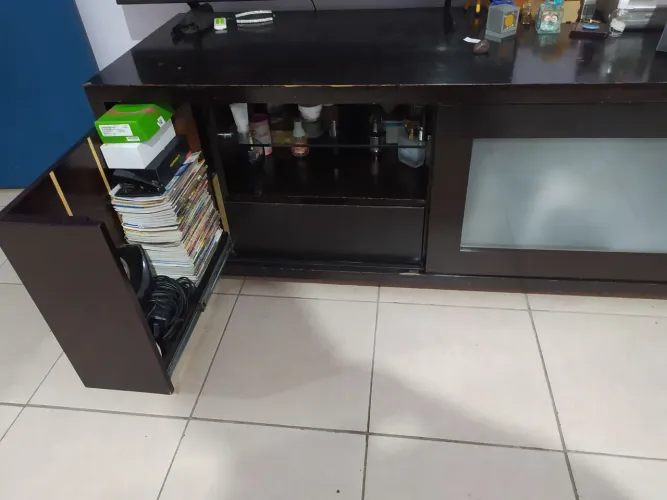 Mesa de TV em Madeira Escura