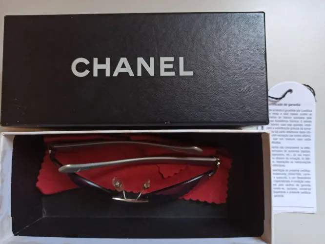 CHANEL Óculos de Sol Chanel - Elegância e Proteção
