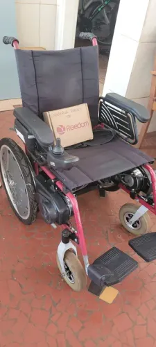 Cadeira de rodas motorizada Freedom