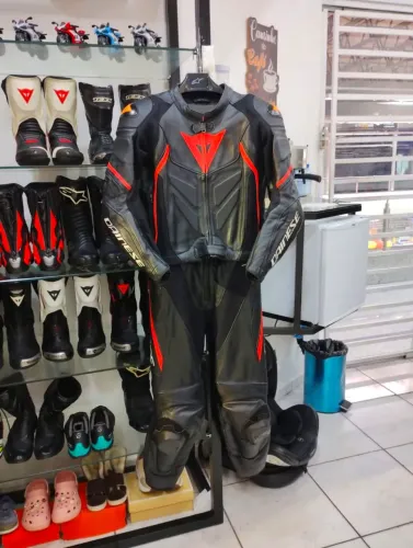 Macacão daínese 50 Eur AVRO d2 zero novinho
