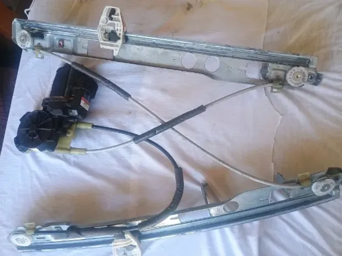 Máquina De Vidro Porta Dianteira lado direito ,, Megane VT16V, com modulo 2007 A 2013!