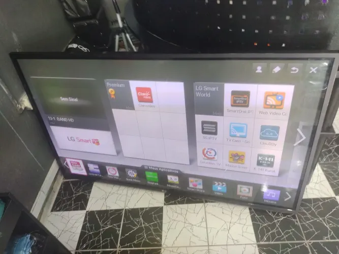 Vendo tv lg 65 polegadas top de linha obs. Nao e smartv R$ 1900,00