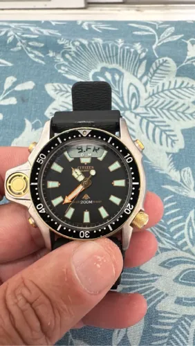 Relógio Citizen série ouro c022