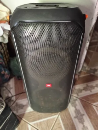 Caixa de som JbL partybox 710 ideal para sua festa e seu lazer som limpo e de qualidade