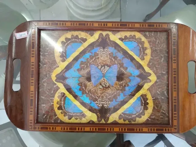 Linda bandeja em madeira toda trabalhada