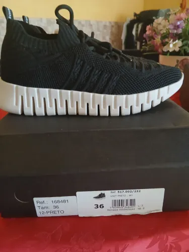 Tênis casual  novo 80 reais cada 