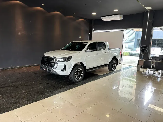 Toyota Hilux CD SRX Plus 4X4 2.8 TDI Die. Aut. 2025